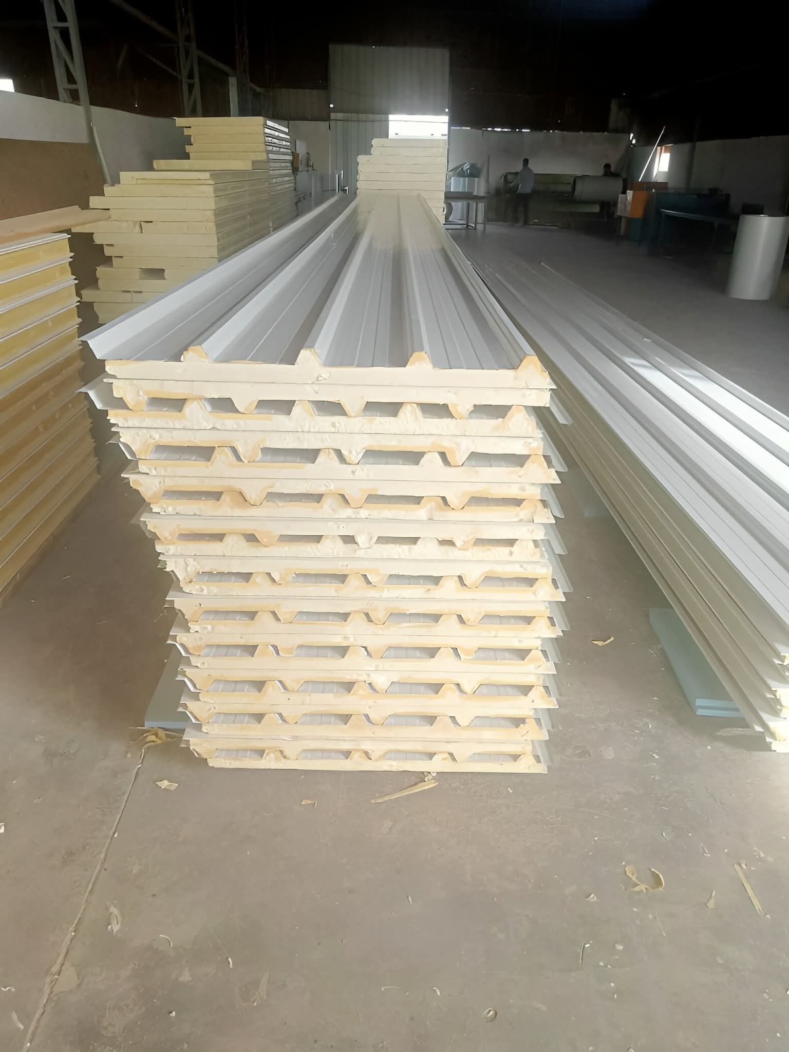 كم سعر متر الساندوتش بانل في أبها؟