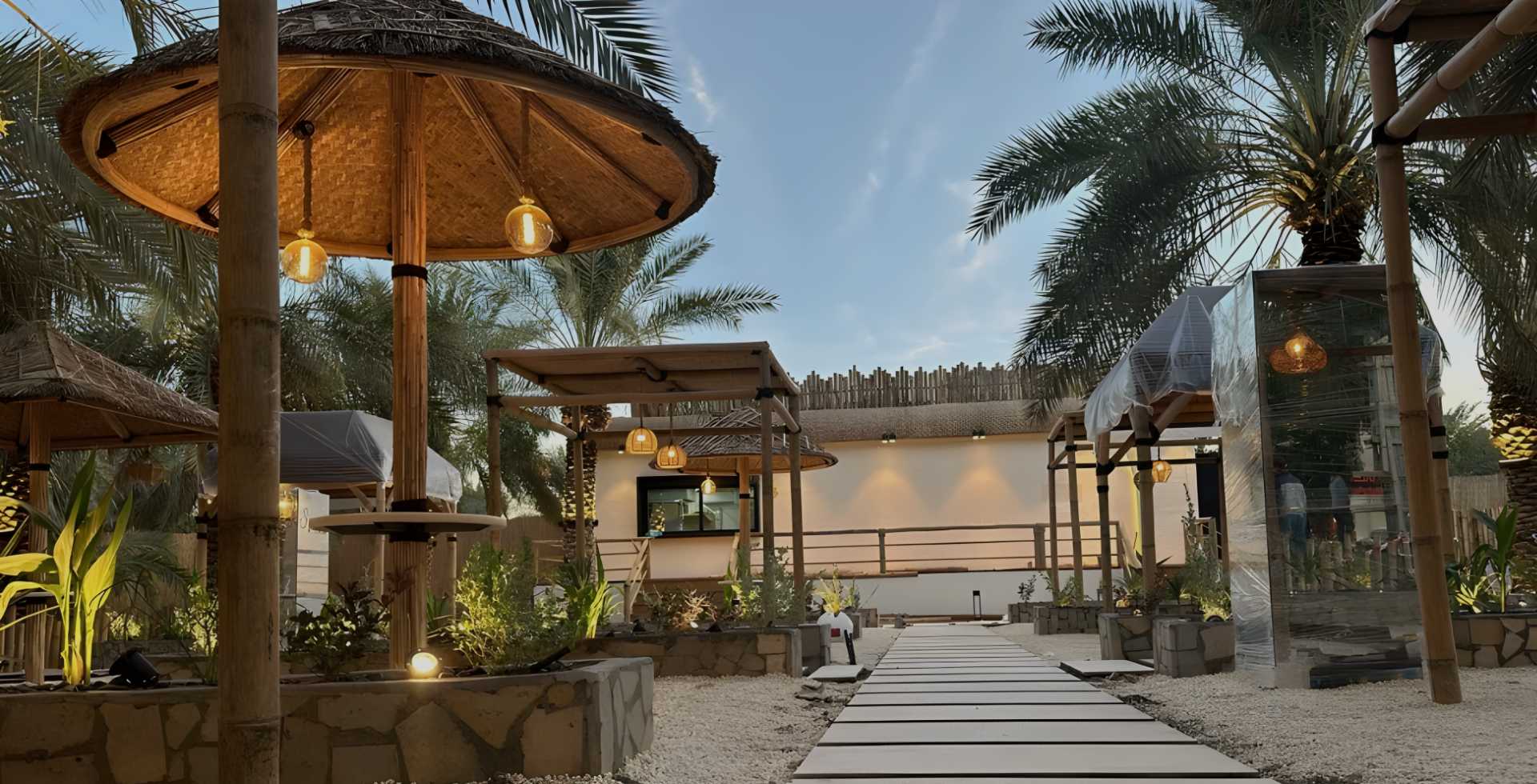 مظلات طراز تراثي: تركيب خيزران بامبو قش افريقي في الرياض