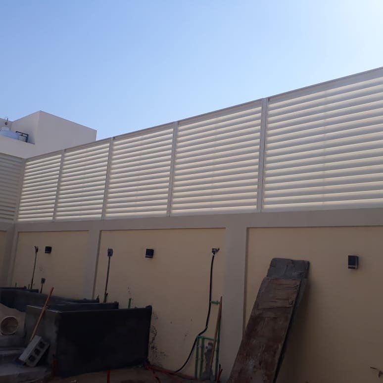 تركيب سواتر خشبية وبلاستيك تحمي خصوصية منزلك