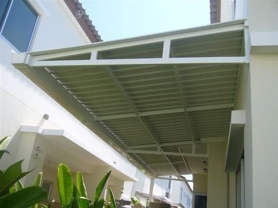 تركيب أفضل أنواع مظلات ساندوتش بانل في الرياض