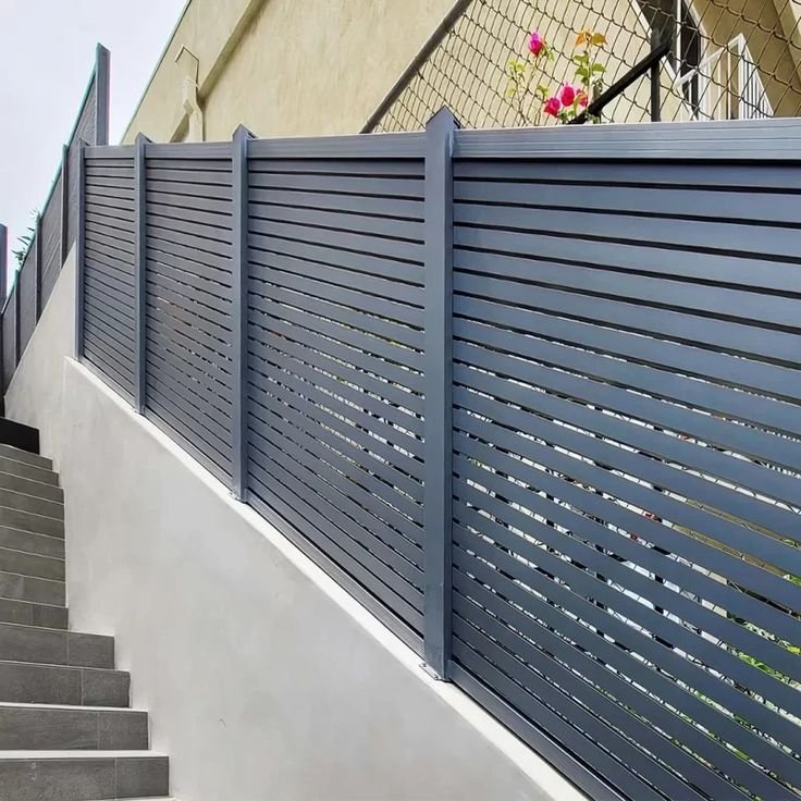 حداد سواتر بالرياض لتركيب أفضل أنواع السواتر بجودة عالية