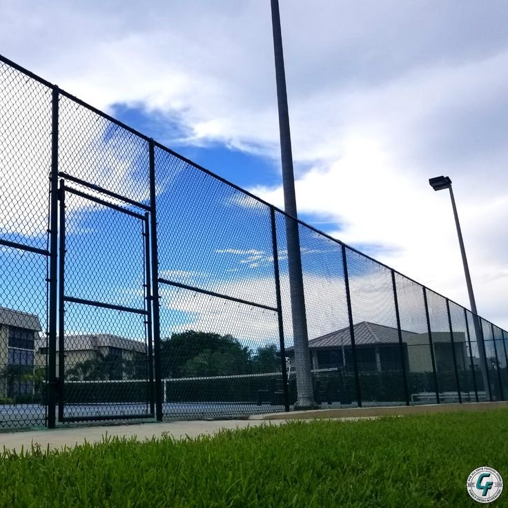 شبوك ملاعب حديد عالي الجودة في الرياض