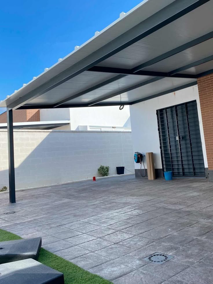 مظلات ساندوتش بانل الرياض بأفضل الأسعار