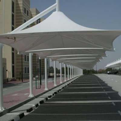 تركيب مظلات هرمية لمواقف السيارات في الرياض