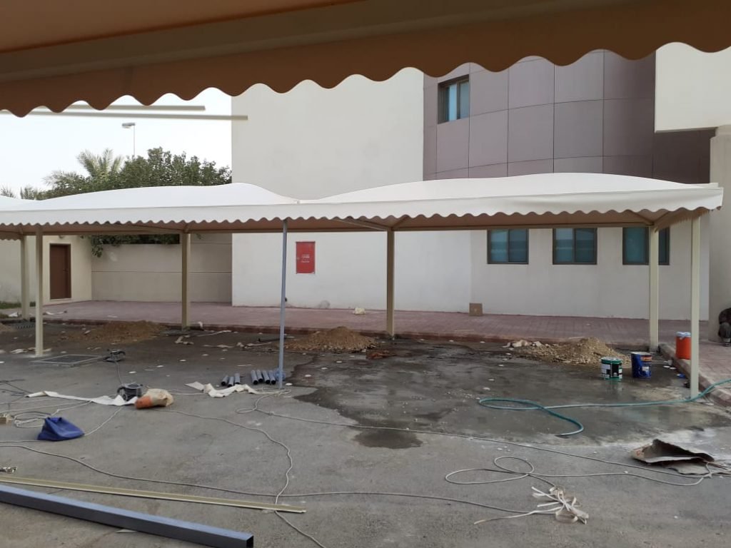 مظلات مدارس حكومية وأهلية في حي العليا الرياض