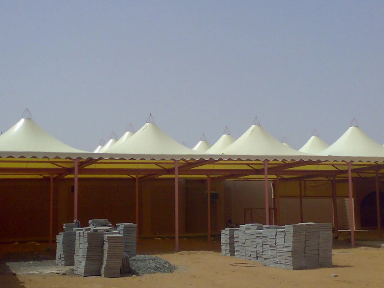 مظلات مدارس بمواصفات حديثة في حي النرجس